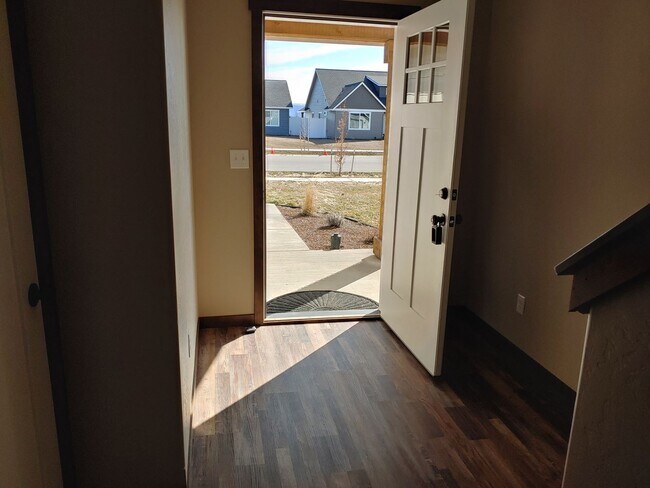 Building Photo - Beautiful New Home in Post Falls-Dog Friendly