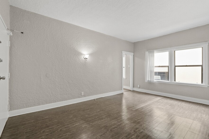 Building Photo - 3621 S Pacific Ave