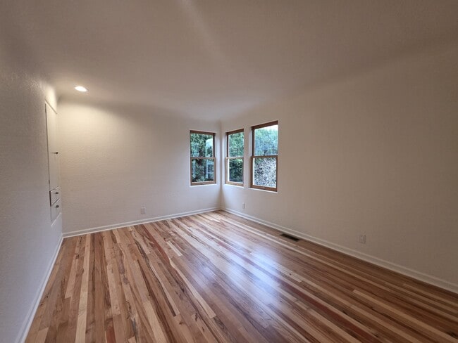 Building Photo - 963 Parkway Dr NW