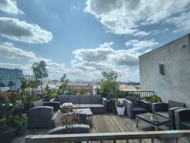 Building Photo - 1400 Edgemont