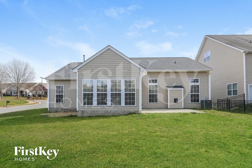 Building Photo - 7002 Fountainbrook Dr