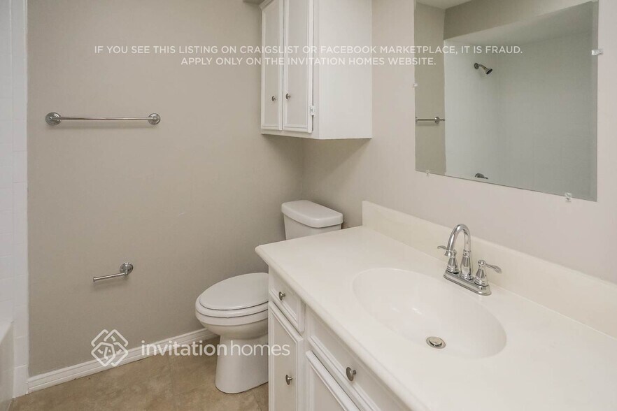 Building Photo - 1706 Surrey Ct