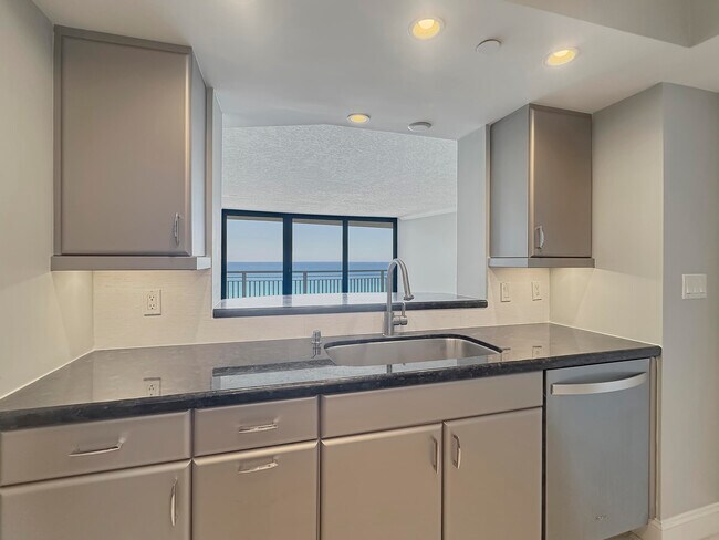 Building Photo - 3000 N Ocean Dr