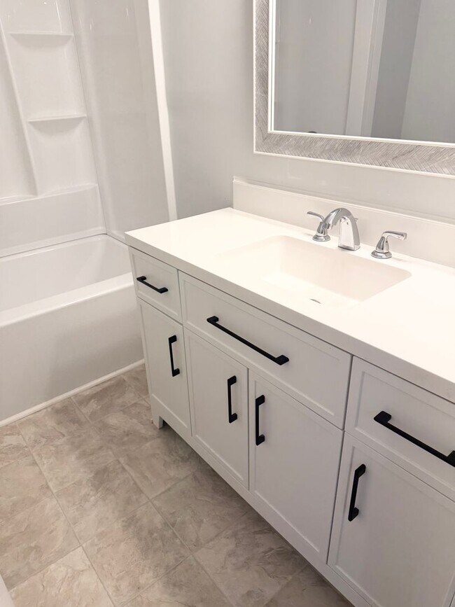 Building Photo - Charming Move-In Ready Home with Bonus Space & Spacious Yard!