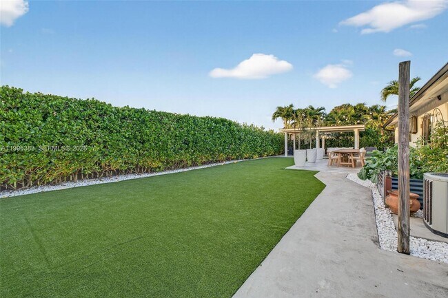 Building Photo - Southwest 74th Street, Miami, FL 33183 - 3 BR 2 BA single-family home