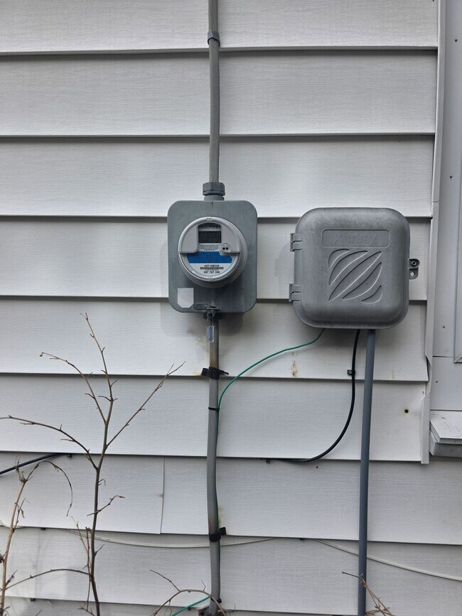 Building Photo - *PENDING* Recently Remodeled 2-Bedroom, 2-Bathroom Home – $1,100/Month - Accepting Section 8