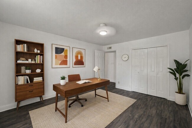 Building Photo - 1121 Bass Dr