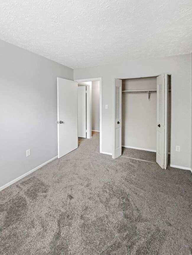 Building Photo - Gorgeous End Unit 2-Level Townhome in Wald...