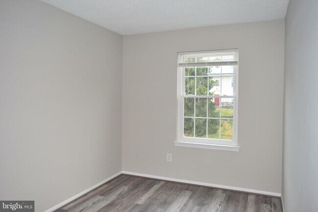 Building Photo - 12121 Chaucer Ln