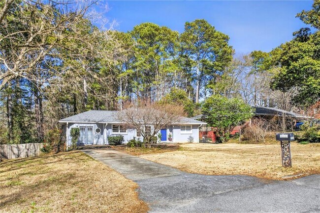 Building Photo - 3006 Hollywood Dr