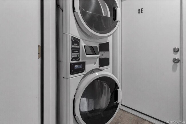 Building Photo - 616 E Broadway