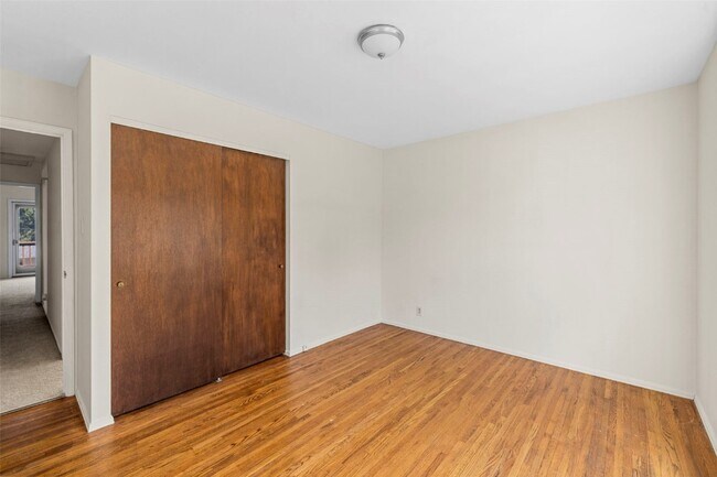 Building Photo - 1109 Brittany Pkwy