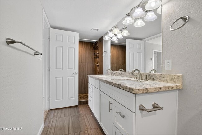 Building Photo - 6843 E Redfield Rd