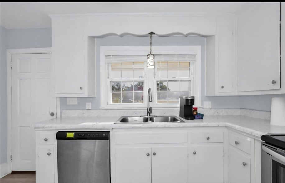 Building Photo - 2703 Pecan Dr