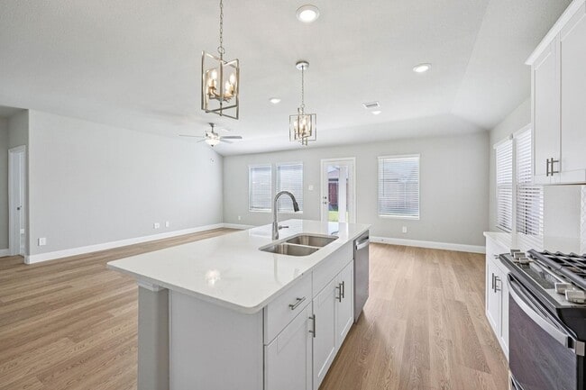 Building Photo - 409 Midnight Oak Dr