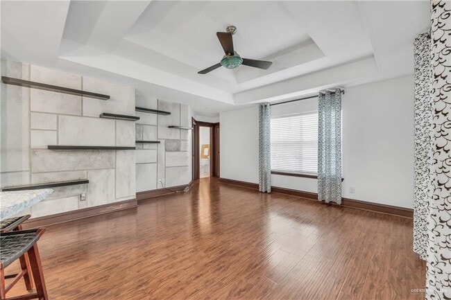 Building Photo - 416 E Nassau Ave