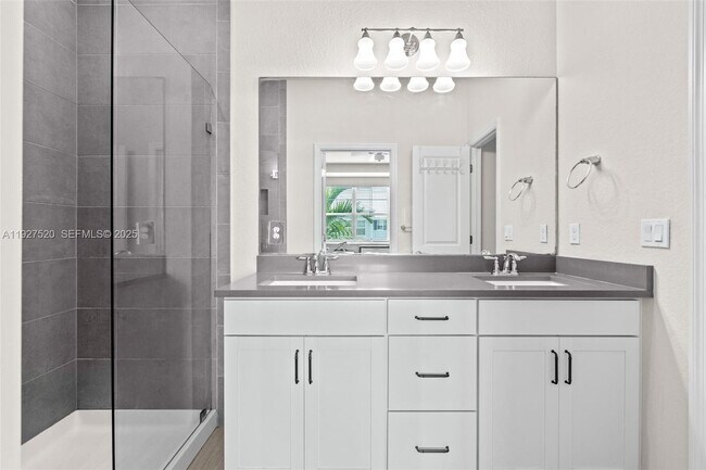 Building Photo - 1190 Eucalyptus Dr