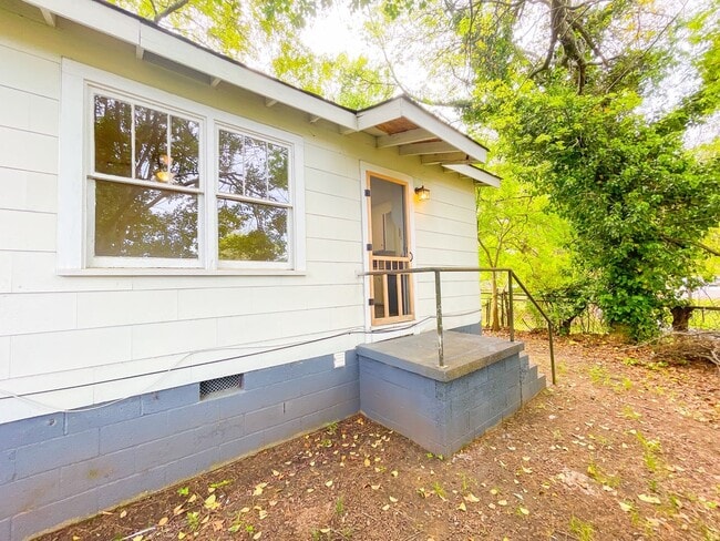 Building Photo - 110-116 Dobbs St - Unit 116