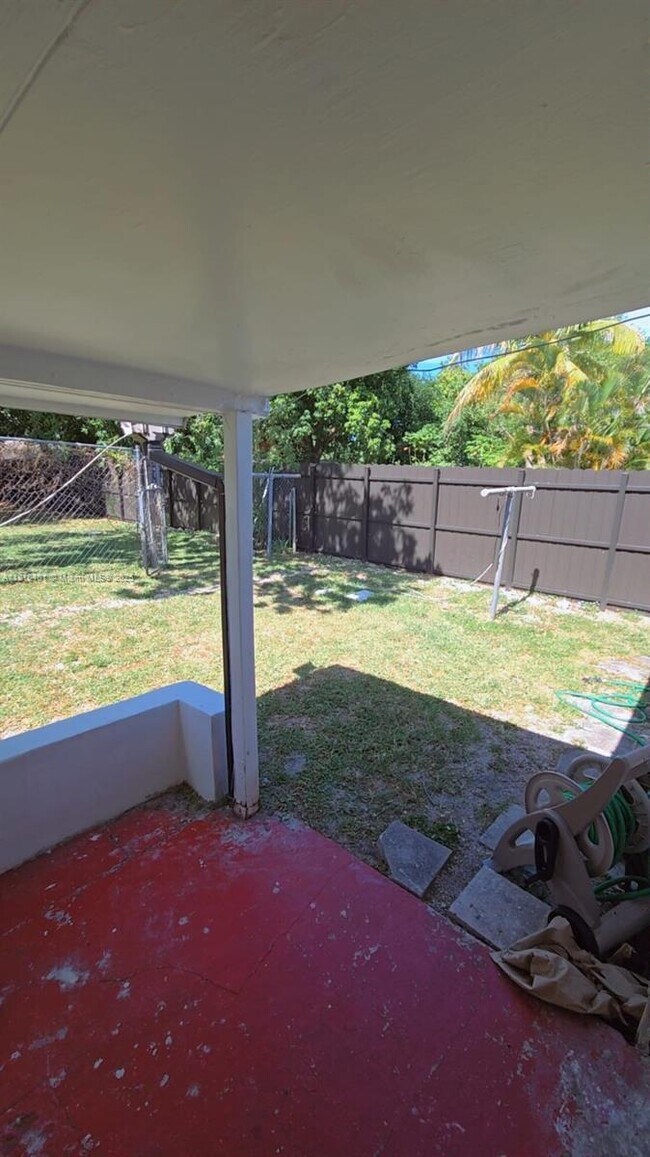Building Photo - 2 bedroom in Miami FL 33161