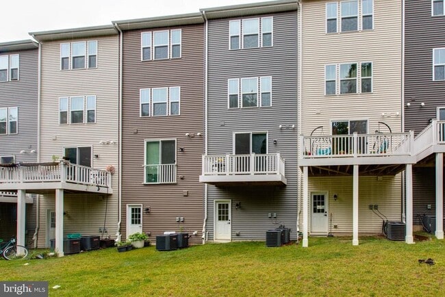 Building Photo - 7523 Bharat Wy