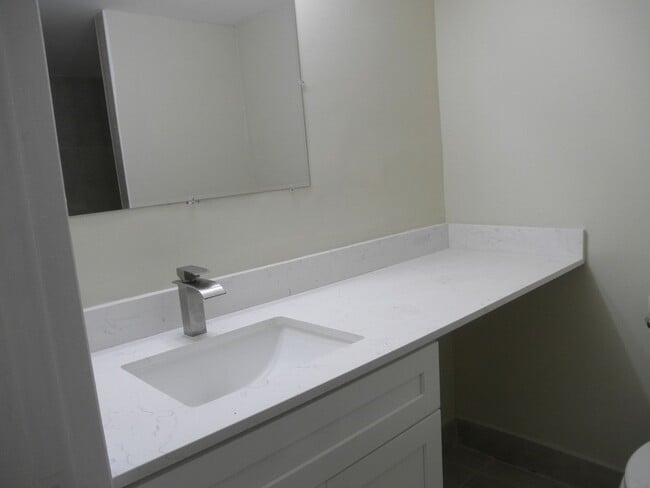 Building Photo - Fairview Villas