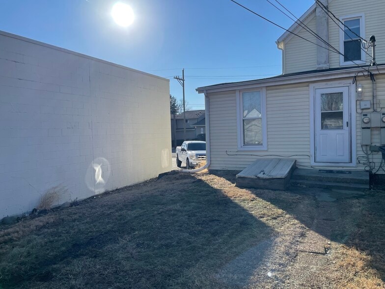 Building Photo - 633 S 16th St