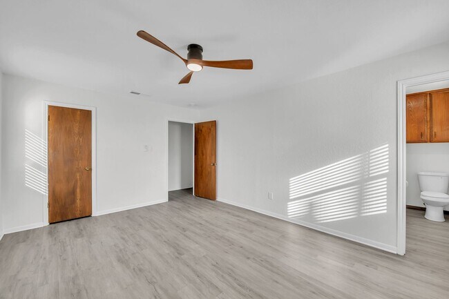 Building Photo - AVAILABLE NOW! (SECTION 8 ACCEPTED)