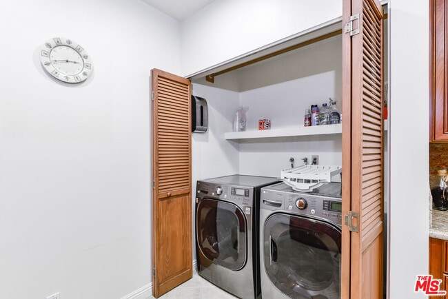 Building Photo - 11755 Montana Ave