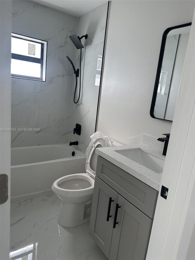 Building Photo - 712 Euston Ave S