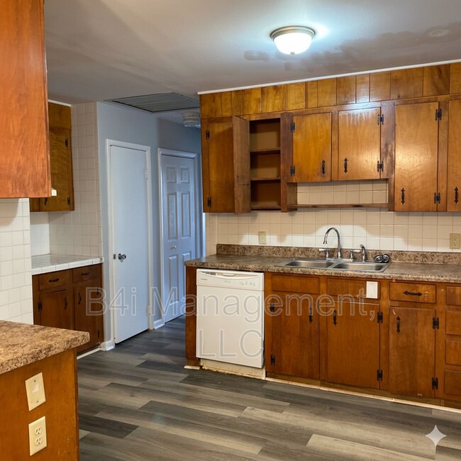 Building Photo - 2528 Burbank Pl