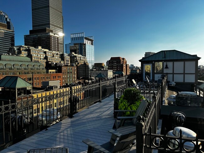 Building Photo - 201 Newbury St