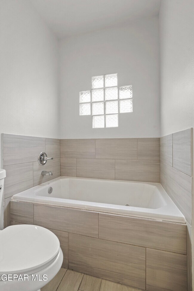 Building Photo - 14761 Mike a Mendoza Ave