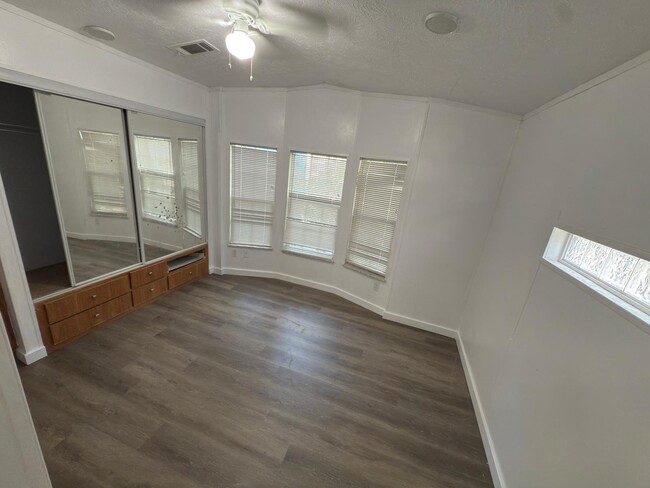 Building Photo - 3000 Clarcona Rd