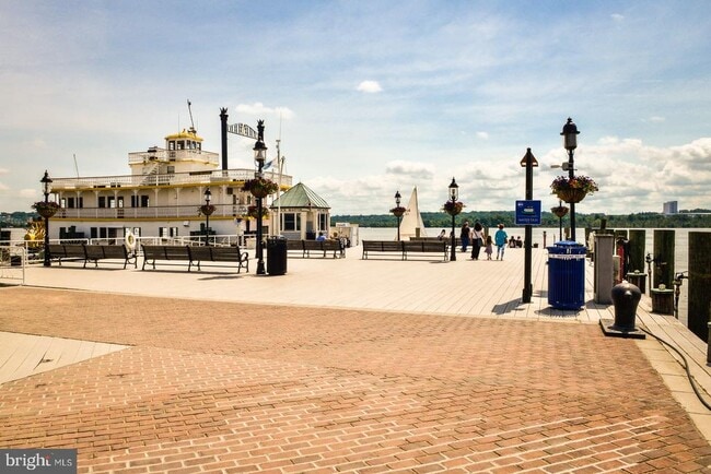 Building Photo - 1808 W Abingdon Dr