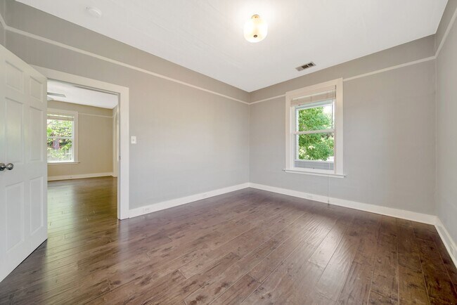 Building Photo - 734 Cassia St