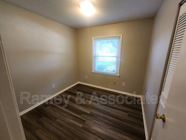 Building Photo - 5403 Bramble Ct