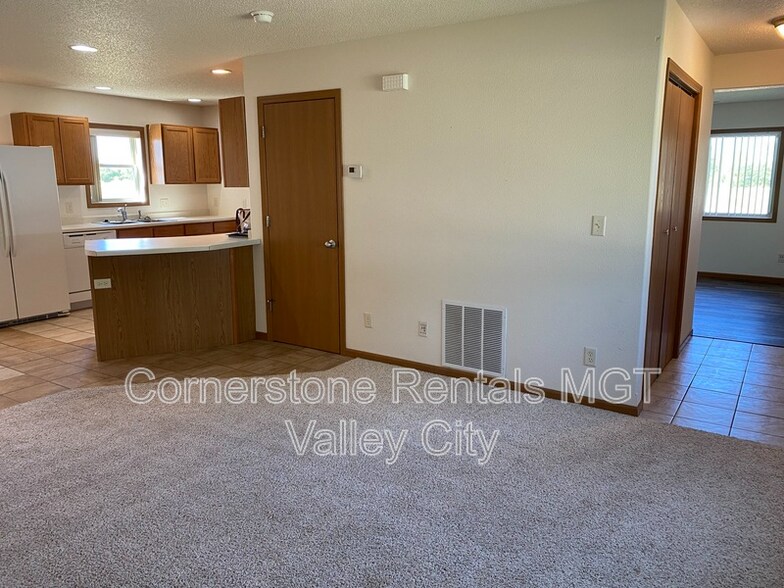 Building Photo - 508 10th St NE