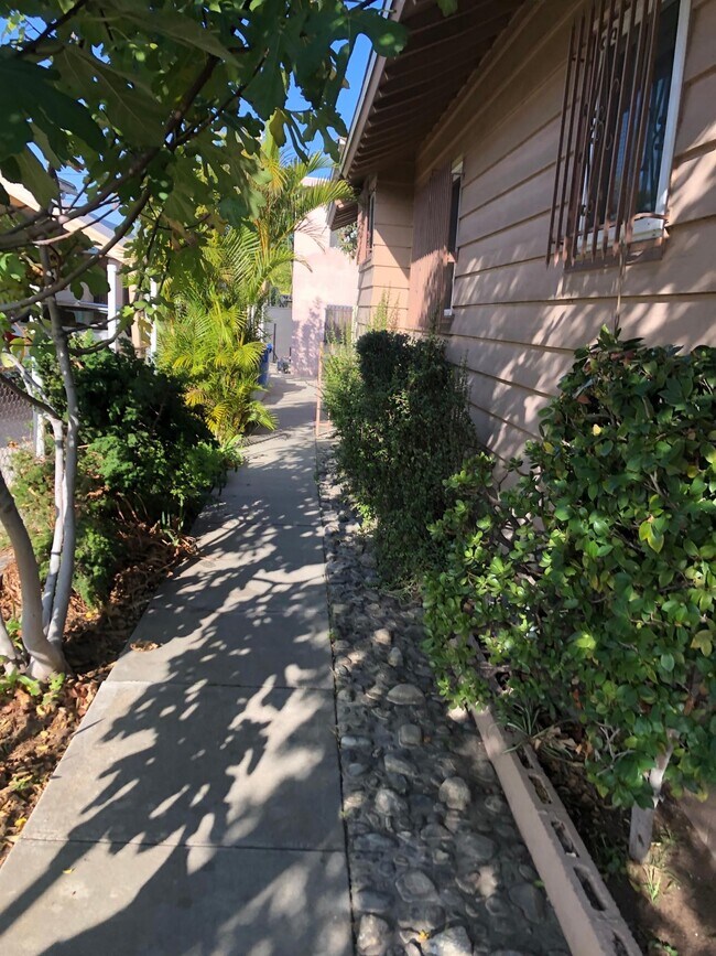 Building Photo - 2447 Malabar St