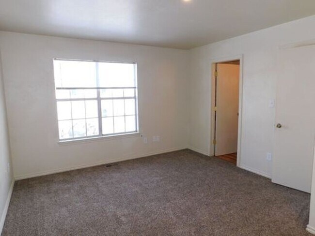 Building Photo - 2426 Allegheny Dr