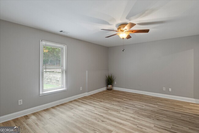 Building Photo - 2115 Julien Overlook