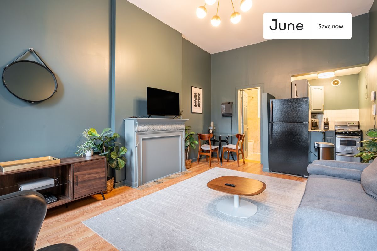 Building Photo - 336 W 46th St