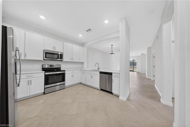 Building Photo - 2220 Dragonfruit Wy