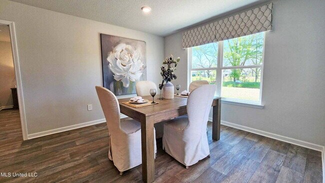 Building Photo - "Charming 3-Bedroom Home with 2 Full Baths...