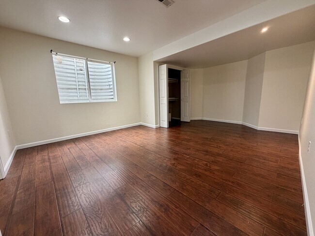 Building Photo - 653 Millet Cir