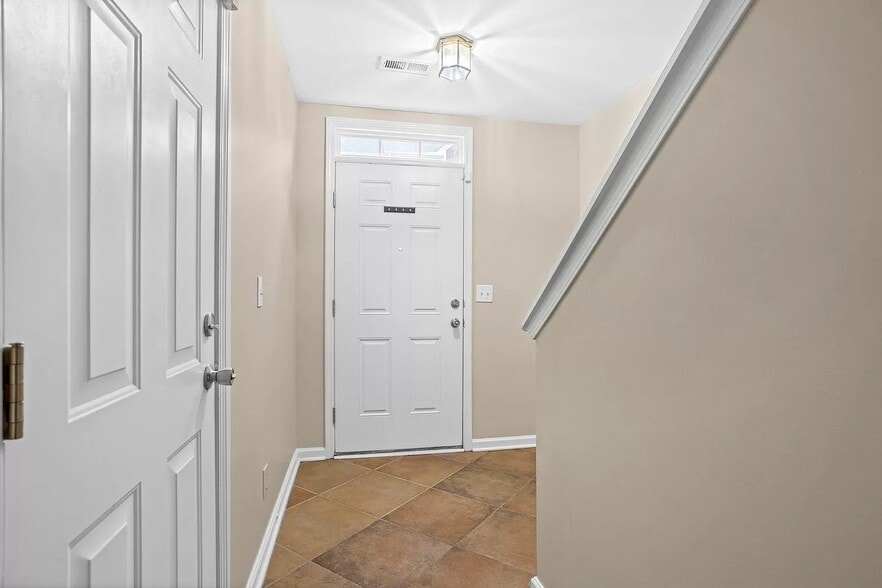 Building Photo - 107 Sylvan Oak Way