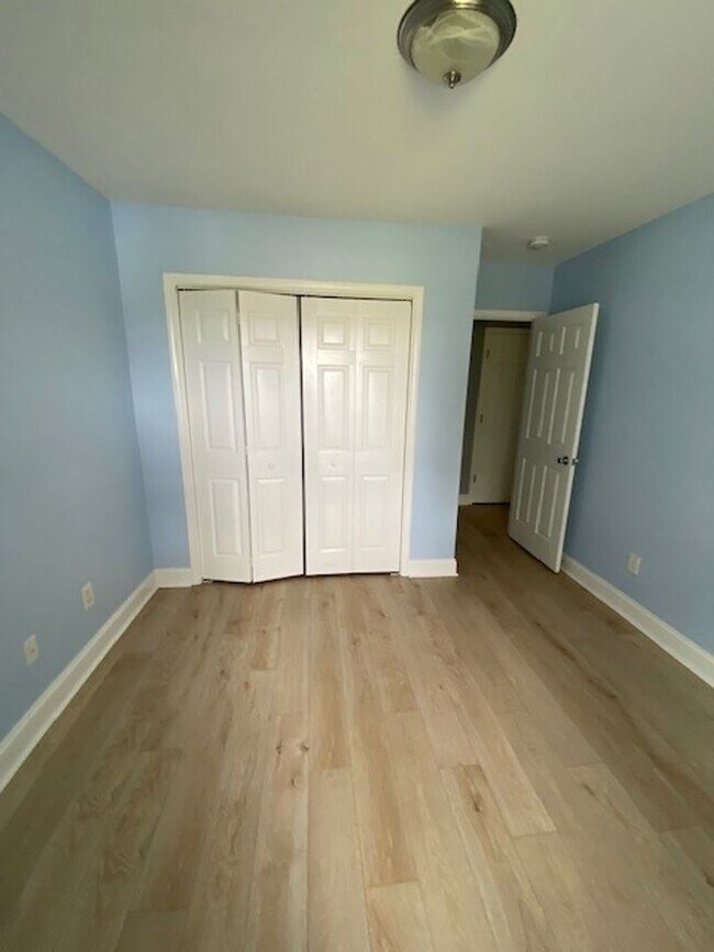 Building Photo - Welcome to this stunning 3-bedroom, 2-bathroom home located in Courntey Pines