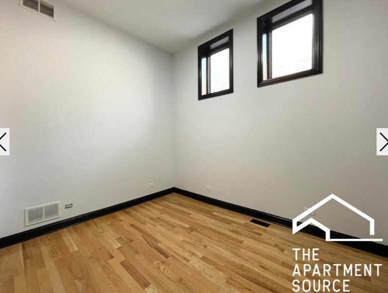 Building Photo - 2842 W Augusta Blvd