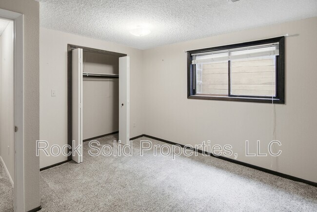 Building Photo - 5416 Meadowbrook Dr