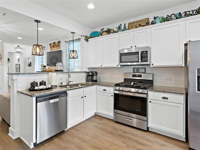 Building Photo - 557 Peace Dr