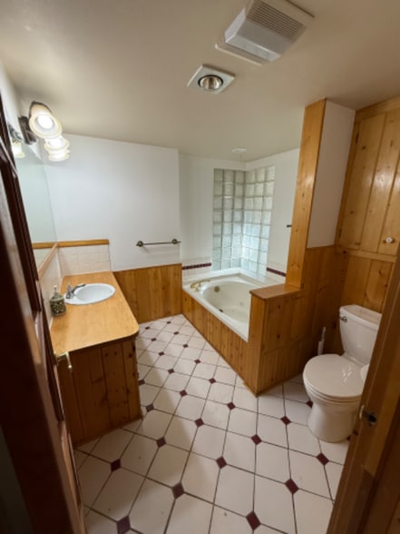 Building Photo - 245 Cyteworth Rd